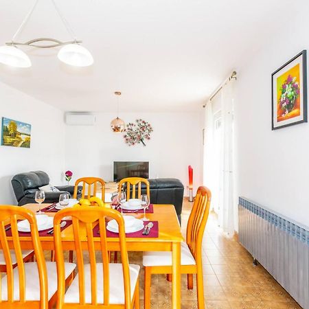 Family House With 2 Apartments - Irma Medulin Dış mekan fotoğraf