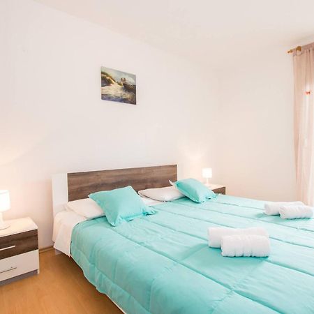 Family House With 2 Apartments - Irma Medulin Dış mekan fotoğraf