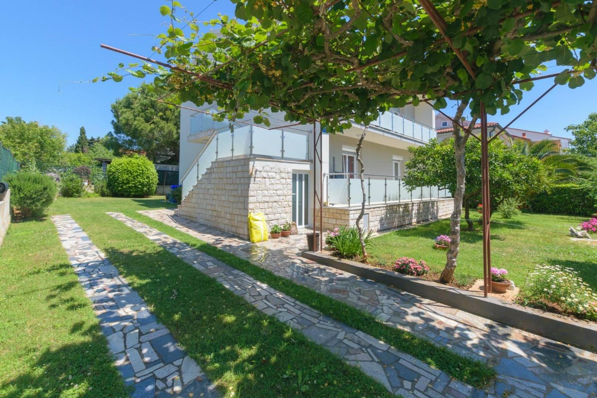 Family House With 2 Apartments - Irma Medulin Dış mekan fotoğraf