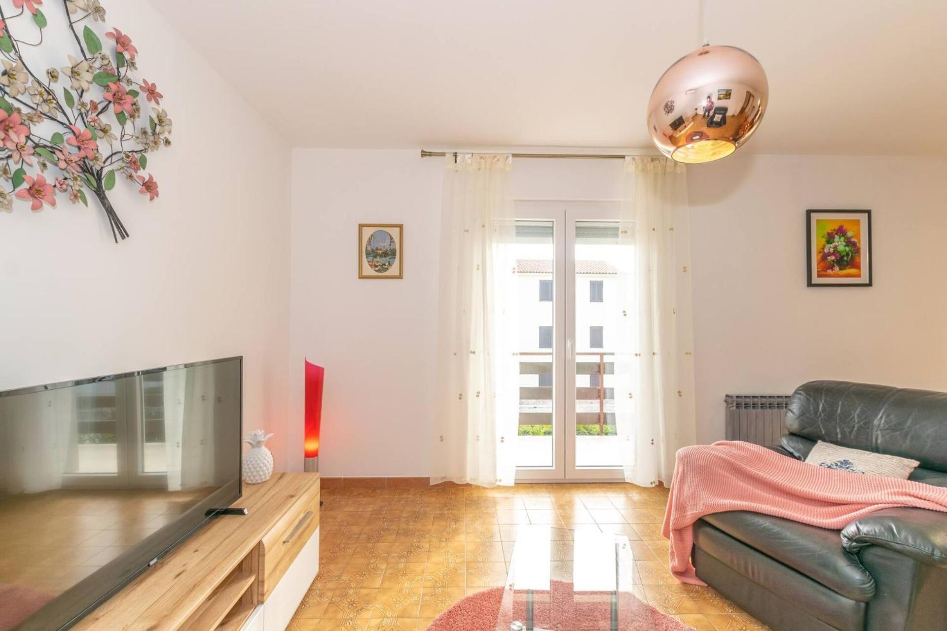 Family House With 2 Apartments - Irma Medulin Dış mekan fotoğraf