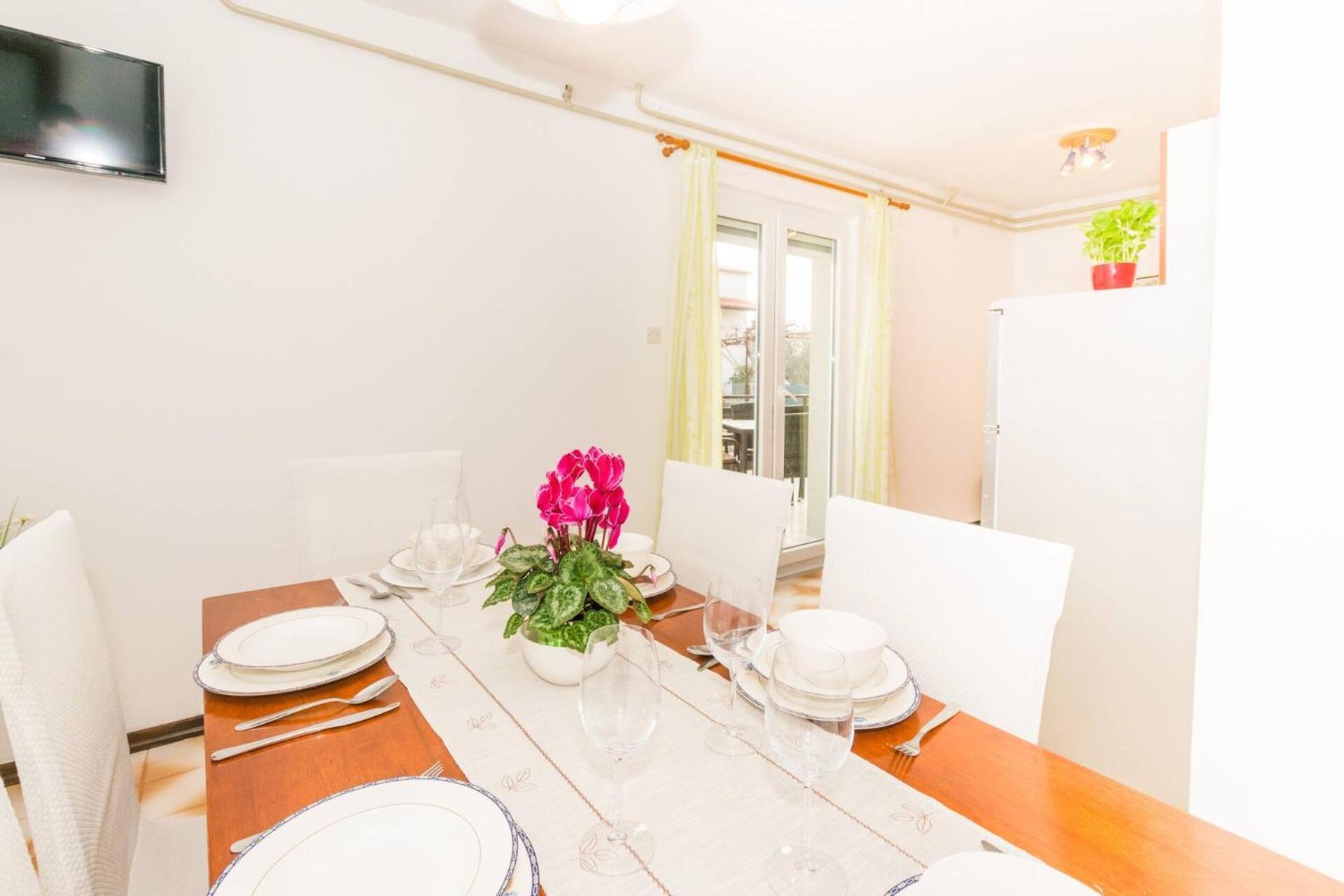 Family House With 2 Apartments - Irma Medulin Dış mekan fotoğraf