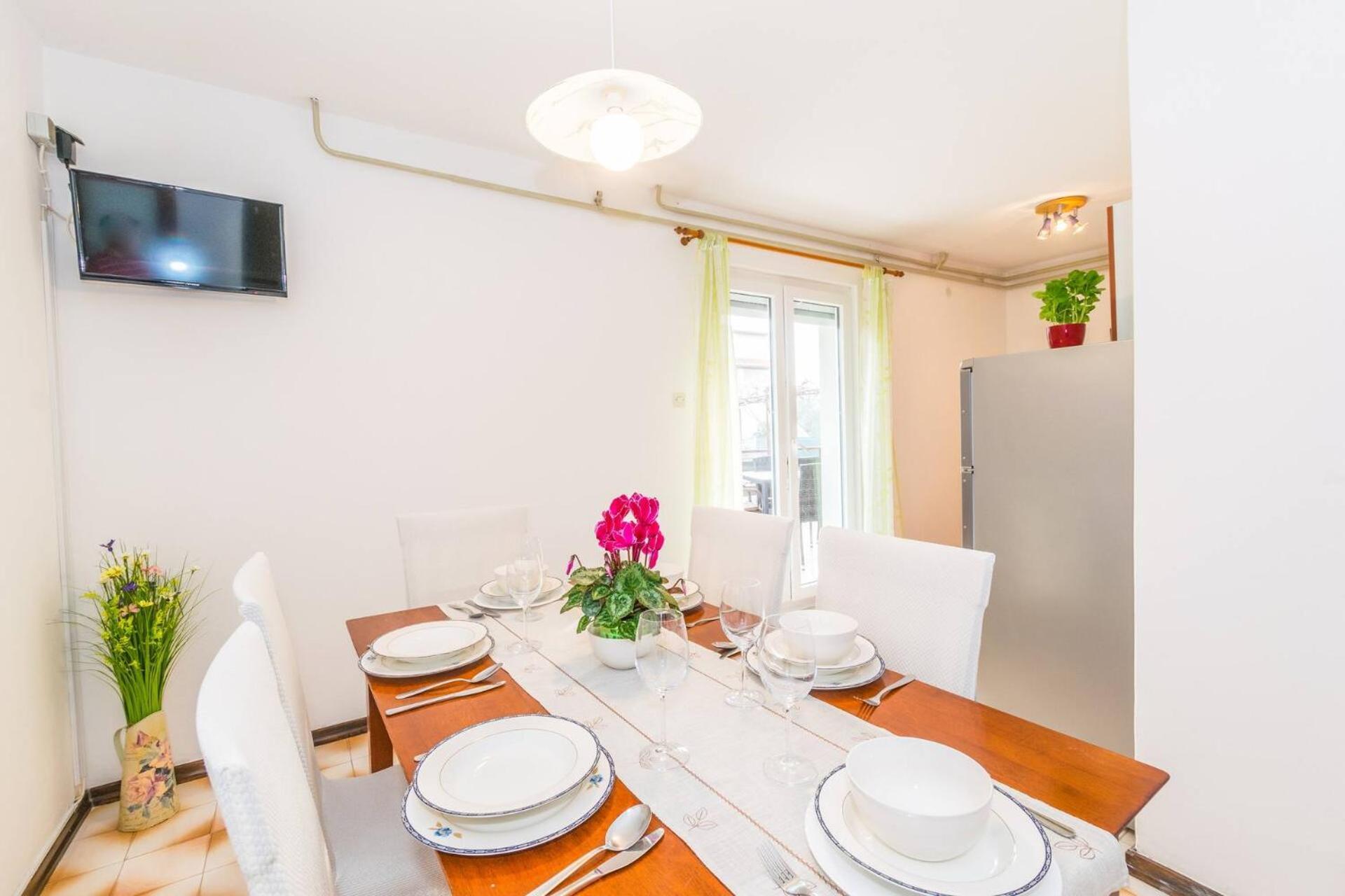 Family House With 2 Apartments - Irma Medulin Dış mekan fotoğraf