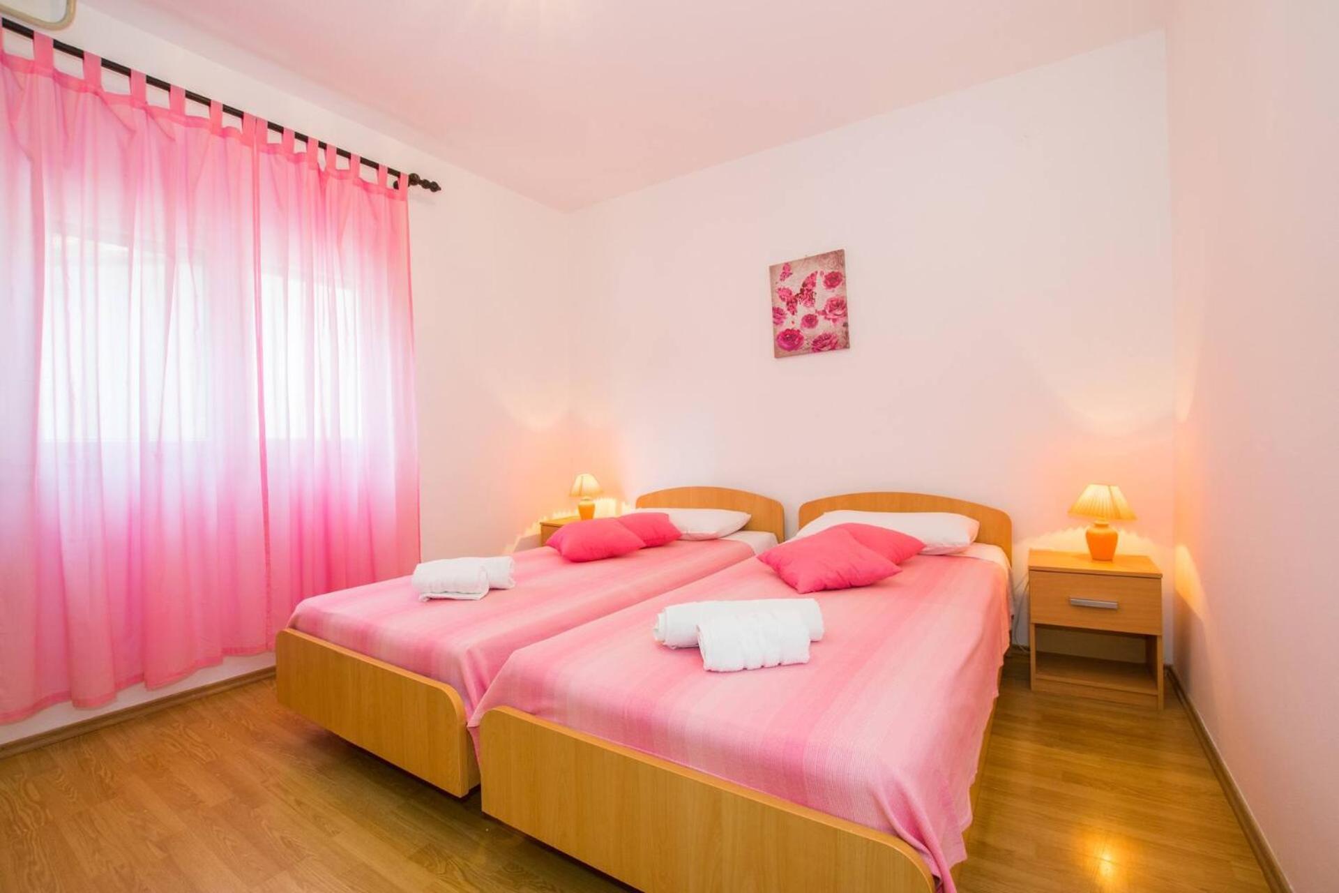 Family House With 2 Apartments - Irma Medulin Dış mekan fotoğraf