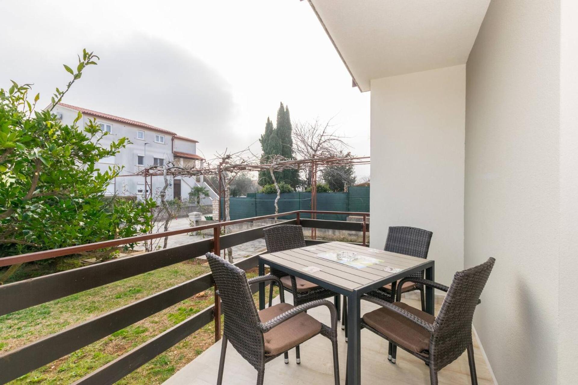Family House With 2 Apartments - Irma Medulin Dış mekan fotoğraf